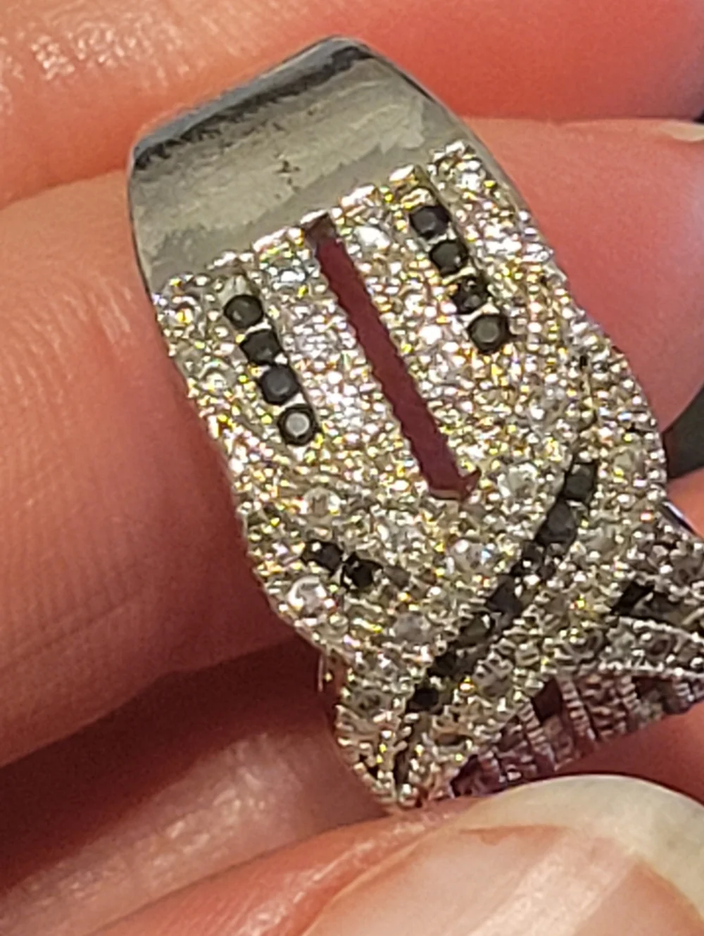Sterling Silver Ring Adorned With Black and White Stones Size 7.75